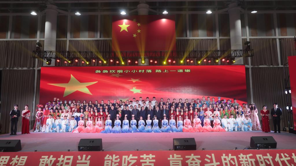 蜘蛛电竞app平台新手怎么玩迎新晚会